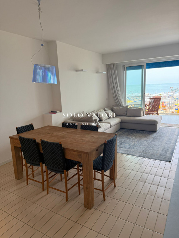 Esclusivo Appartamento Fronte Mare a Jesolo – 3 Camere Matrimoniali, Ampio Terrazzo Abitabile

In...