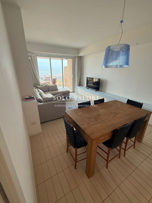 Esclusivo Appartamento Fronte Mare a Jesolo – 3 Camere Matrimoniali, Ampio Terrazzo Abitabile

In...