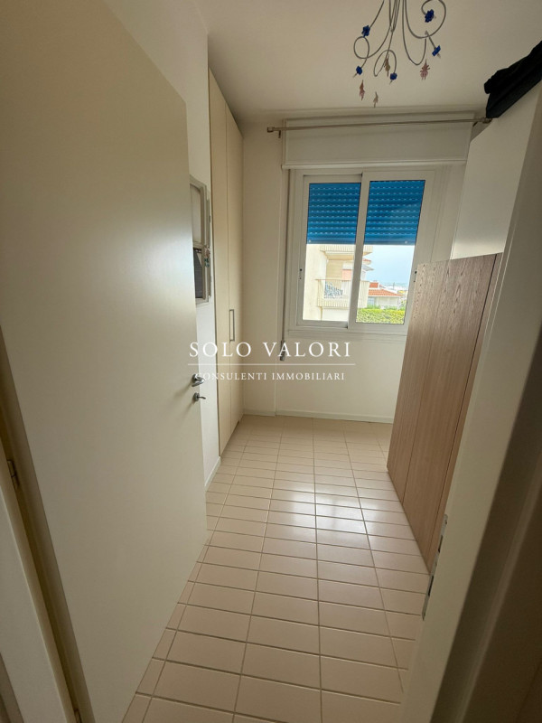 Esclusivo Appartamento Fronte Mare a Jesolo – 3 Camere Matrimoniali, Ampio Terrazzo Abitabile

In...