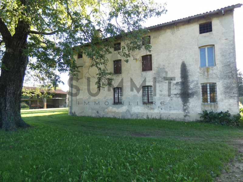 MALO: Immersa nella campagna, proponiamo affascinante CASCINA da ristrutturare, dalle ampie metra...