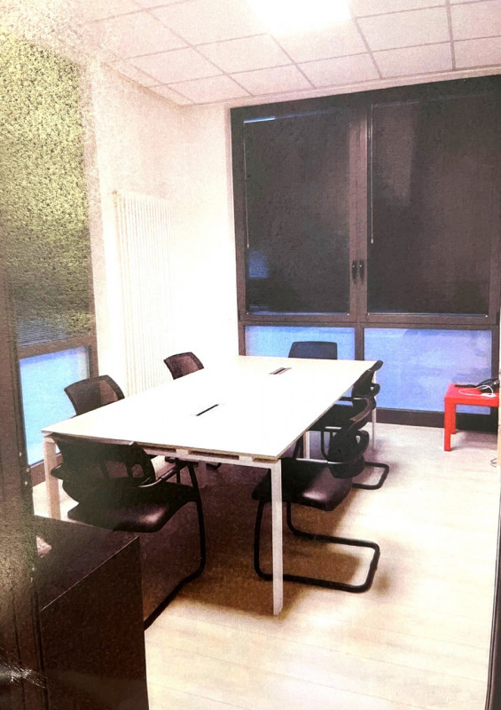 Zona Borne: comodo al centro e in posizione strategica proponiamo ufficio molto luminoso di circa...