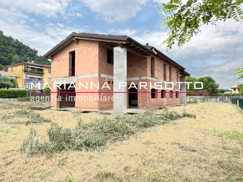 Ns. Esclusiva: Immagina di costruire la tua casa nel cuore della Destra Brenta, circondata dal ve...