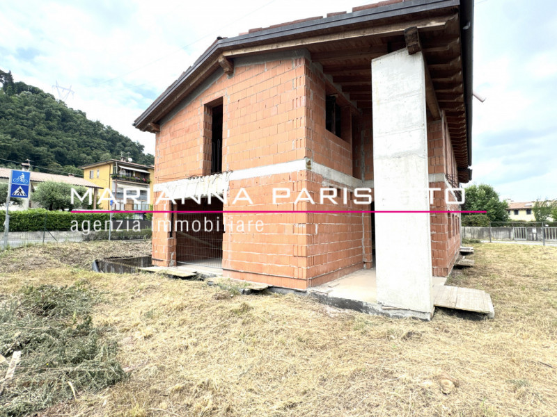 Ns. Esclusiva: Immagina di costruire la tua casa nel cuore della Destra Brenta, circondata dal ve...