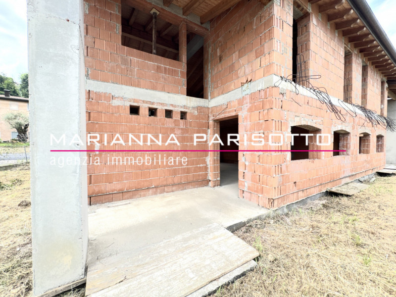 Ns. Esclusiva: Immagina di costruire la tua casa nel cuore della Destra Brenta, circondata dal ve...