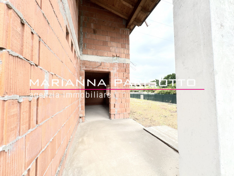 Ns. Esclusiva: Immagina di costruire la tua casa nel cuore della Destra Brenta, circondata dal ve...