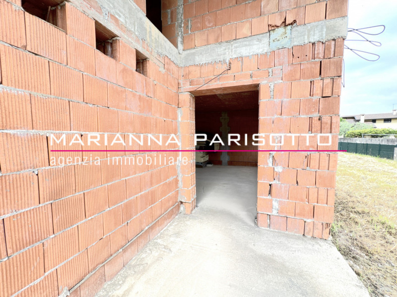 Ns. Esclusiva: Immagina di costruire la tua casa nel cuore della Destra Brenta, circondata dal ve...