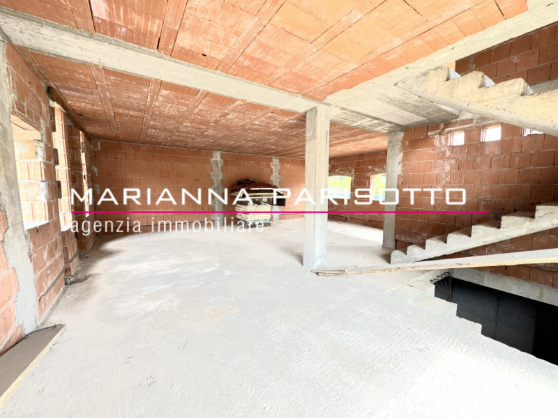 Ns. Esclusiva: Immagina di costruire la tua casa nel cuore della Destra Brenta, circondata dal ve...