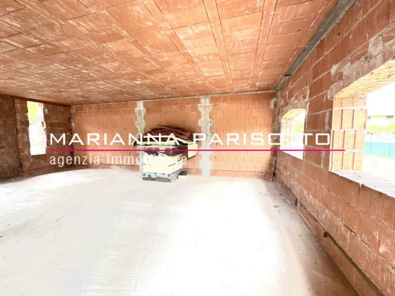 Ns. Esclusiva: Immagina di costruire la tua casa nel cuore della Destra Brenta, circondata dal ve...