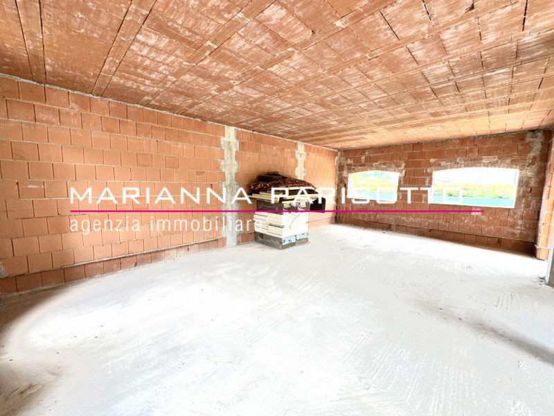 Ns. Esclusiva: Immagina di costruire la tua casa nel cuore della Destra Brenta, circondata dal ve...