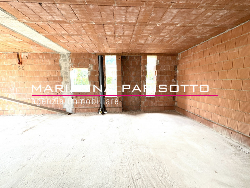 Ns. Esclusiva: Immagina di costruire la tua casa nel cuore della Destra Brenta, circondata dal ve...