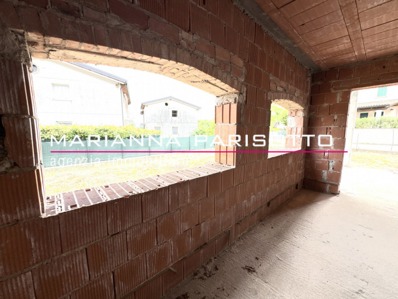 Ns. Esclusiva: Immagina di costruire la tua casa nel cuore della Destra Brenta, circondata dal ve...