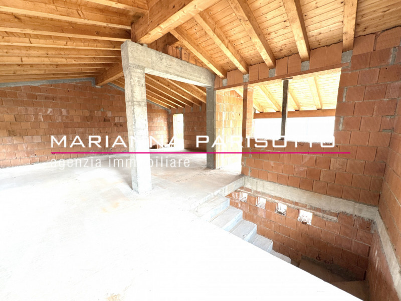 Ns. Esclusiva: Immagina di costruire la tua casa nel cuore della Destra Brenta, circondata dal ve...