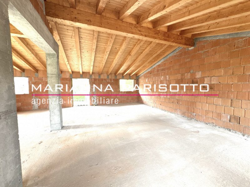 Ns. Esclusiva: Immagina di costruire la tua casa nel cuore della Destra Brenta, circondata dal ve...