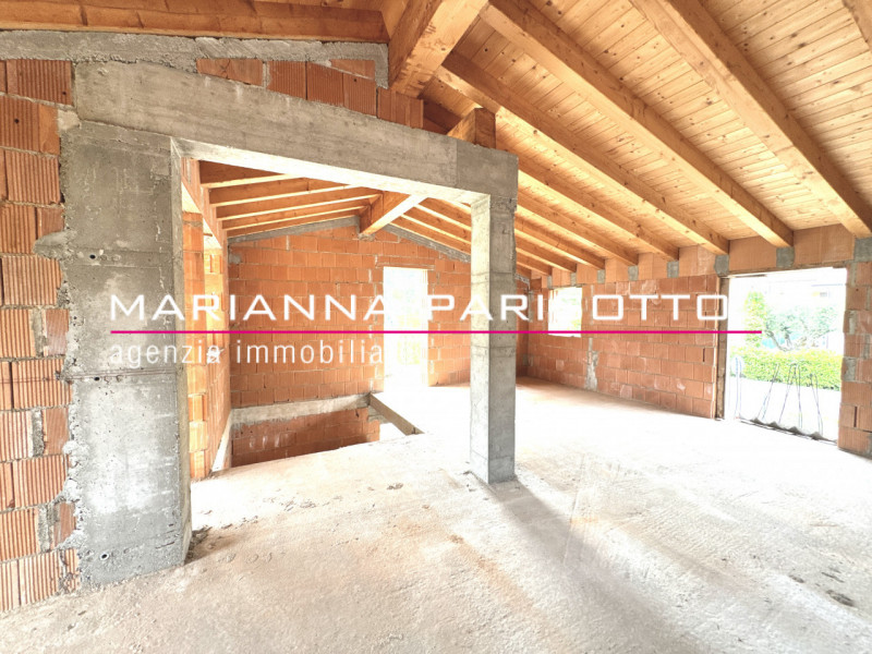 Ns. Esclusiva: Immagina di costruire la tua casa nel cuore della Destra Brenta, circondata dal ve...