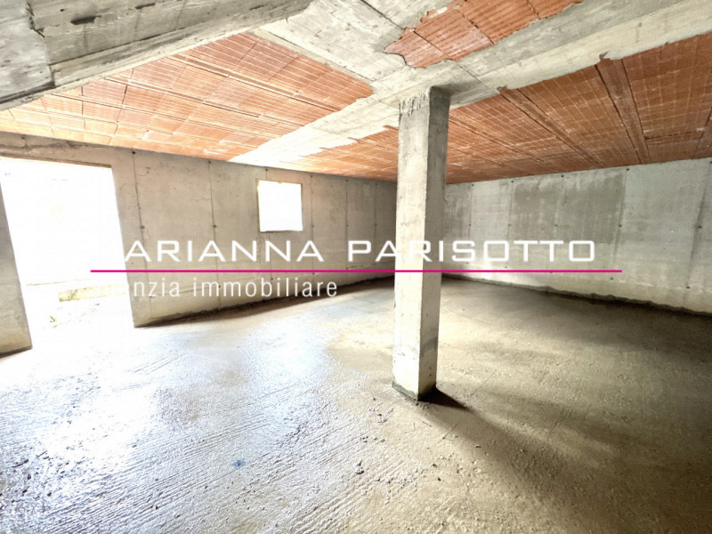 Ns. Esclusiva: Immagina di costruire la tua casa nel cuore della Destra Brenta, circondata dal ve...