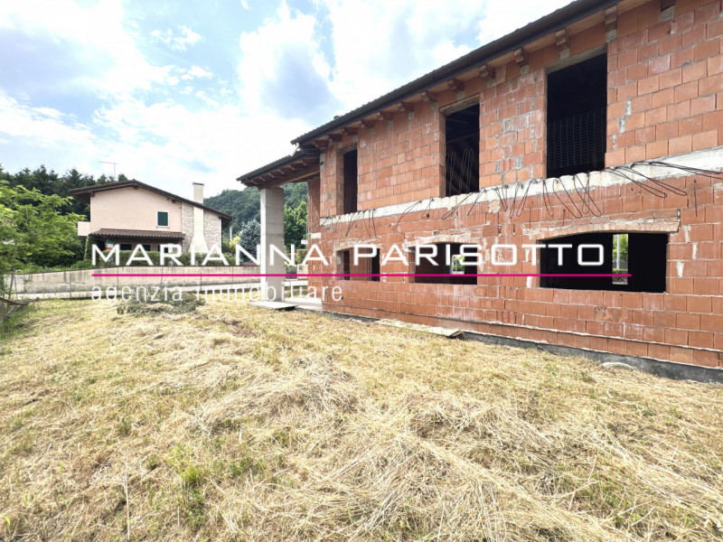 Ns. Esclusiva: Immagina di costruire la tua casa nel cuore della Destra Brenta, circondata dal ve...