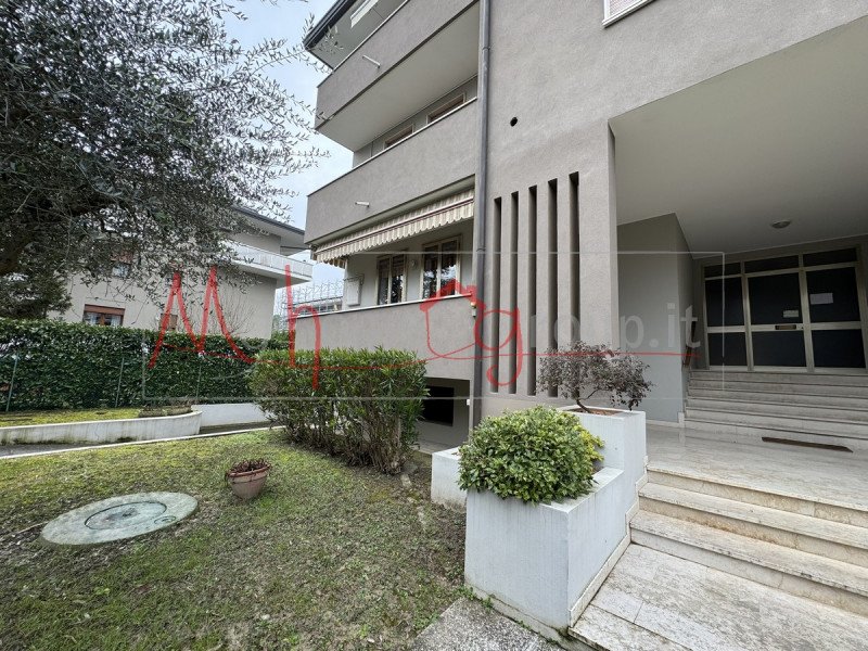 ABANO TERME - Vicino all'istituto comprensivo statale Vittorino da Feltre proponiamo in vendita a...