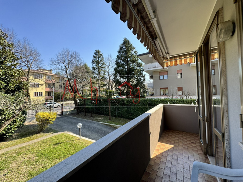 ABANO TERME - Vicino all'istituto comprensivo statale Vittorino da Feltre proponiamo in vendita a...