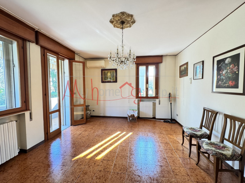 ABANO TERME - Vicino all'istituto comprensivo statale Vittorino da Feltre proponiamo in vendita a...