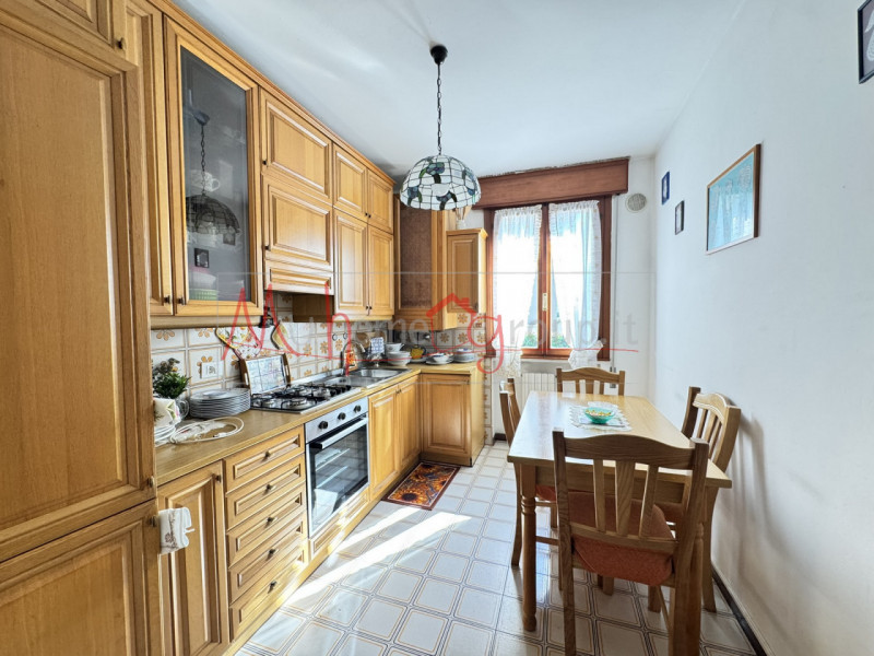 ABANO TERME - Vicino all'istituto comprensivo statale Vittorino da Feltre proponiamo in vendita a...