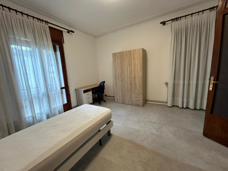 ARACELI

Inserito in un quartiere residenziale, zona ben abitata e molto tranquilla. L’appartamen...