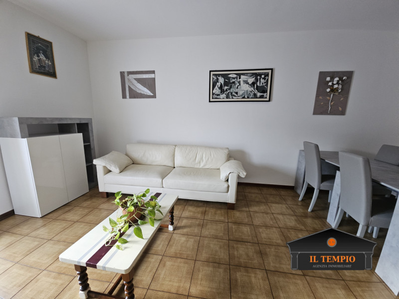 VICENZA-FINE VIALE SANT'AGOSTINO-NOGARAZZA: In strada riparata dal traffico e circondata dal verd...