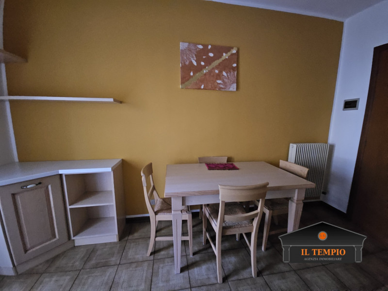 VICENZA-FINE VIALE SANT'AGOSTINO-NOGARAZZA: In strada riparata dal traffico e circondata dal verd...