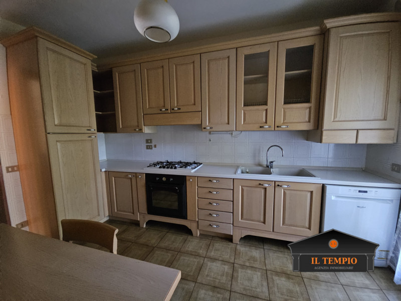 VICENZA-FINE VIALE SANT'AGOSTINO-NOGARAZZA: In strada riparata dal traffico e circondata dal verd...