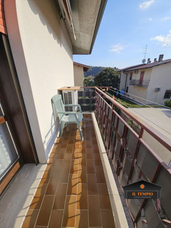 VICENZA-FINE VIALE SANT'AGOSTINO-NOGARAZZA: In strada riparata dal traffico e circondata dal verd...