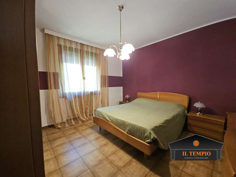 VICENZA-FINE VIALE SANT'AGOSTINO-NOGARAZZA: In strada riparata dal traffico e circondata dal verd...