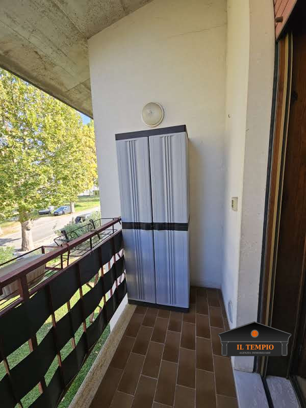 VICENZA-FINE VIALE SANT'AGOSTINO-NOGARAZZA: In strada riparata dal traffico e circondata dal verd...