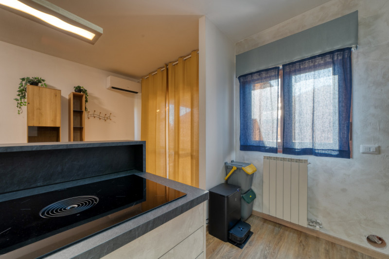 NOVENTA PADOVANA Zona Noventana. Proponiamo in vendita un ESCLUSIVO ATTICO completamente arredato...