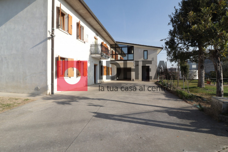 MONTEBELLUNA - ZONA INDUSTRIALE

""" RIFERIMENTO FGMB1 """

Visita il nostro sito https://idhea.i...