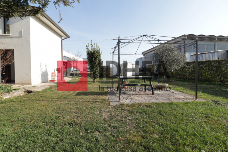 MONTEBELLUNA - ZONA INDUSTRIALE

""" RIFERIMENTO FGMB1 """

Visita il nostro sito https://idhea.i...