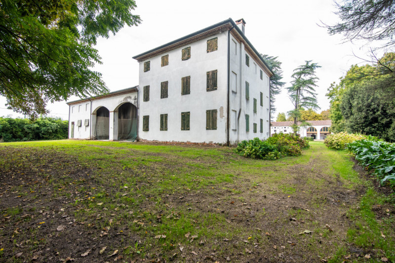 San Giorgio in Bosco – Località Giarabassa

Villa storica da restaurare con parco privato di 2.00...