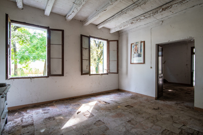 San Giorgio in Bosco – Località Giarabassa

Villa storica da restaurare con parco privato di 2.00...