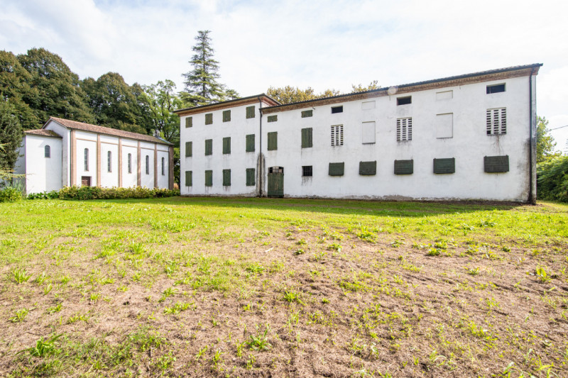 San Giorgio in Bosco – Località Giarabassa

Villa storica da restaurare con parco privato di 2.00...