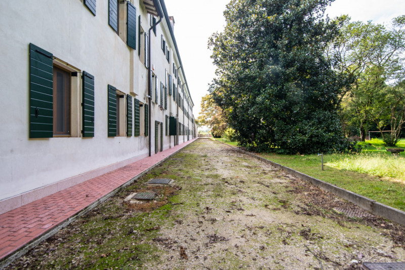 San Giorgio in Bosco – Località Giarabassa

Villa storica da restaurare con parco privato di 2.00...