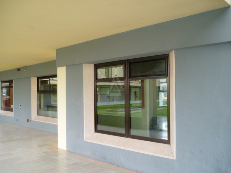 L'Agenzia IRIS propone in vendita luminoso negozio in posizione centrale a Castelfranco Veneto

L...