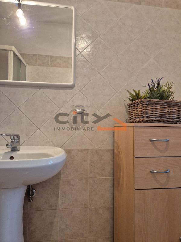 In una splendida posizione ai piedi del Monte Grappa, dove la quiete incontra la comodità, propon...