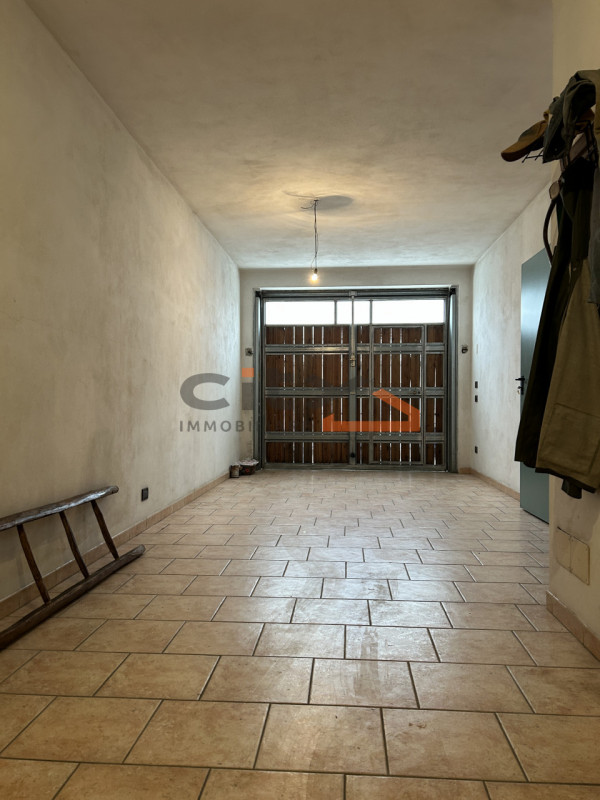 In una splendida posizione ai piedi del Monte Grappa, dove la quiete incontra la comodità, propon...