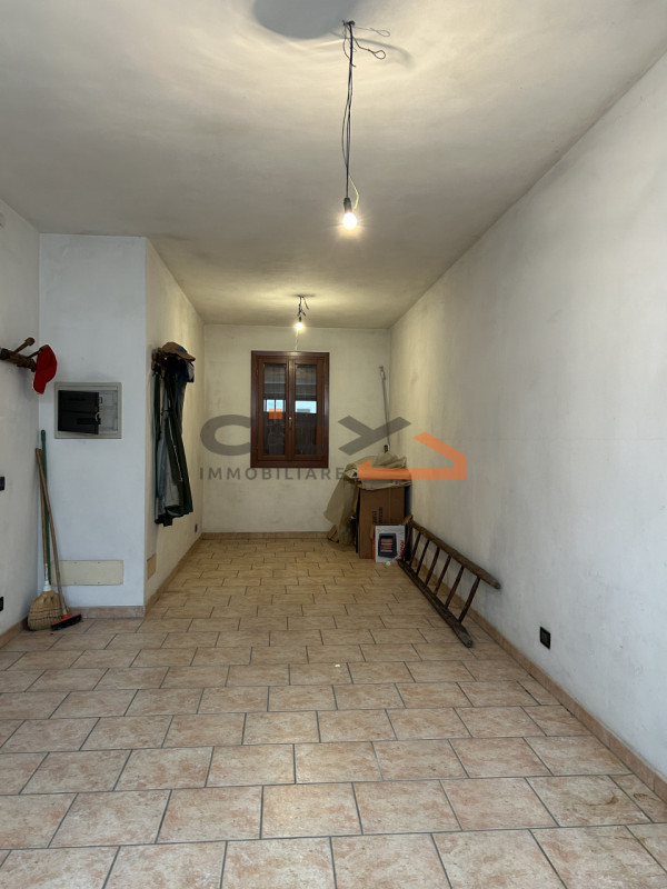 In una splendida posizione ai piedi del Monte Grappa, dove la quiete incontra la comodità, propon...