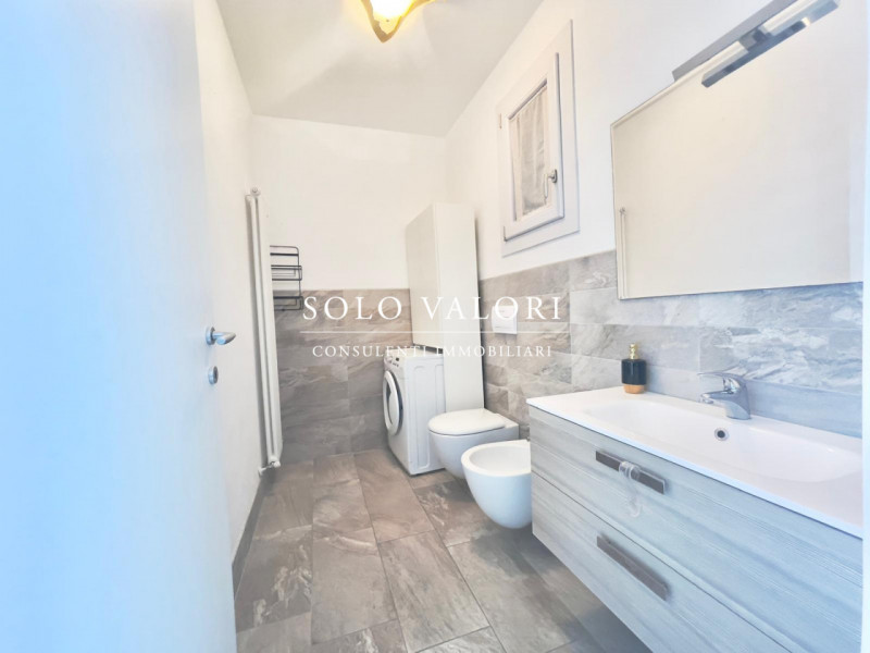 Scopri questa incantevole casa singola terratetto situata nel cuore di Jesolo, precisamente nella...