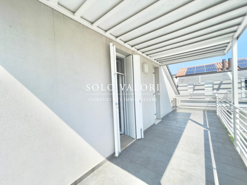 Scopri questa incantevole casa singola terratetto situata nel cuore di Jesolo, precisamente nella...