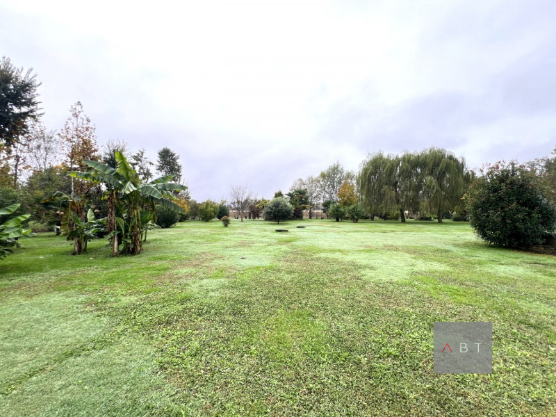 Situato nella frazione di Busiago, vendesi terreno agricolo piantumato di mq. 3090 con impianto d...