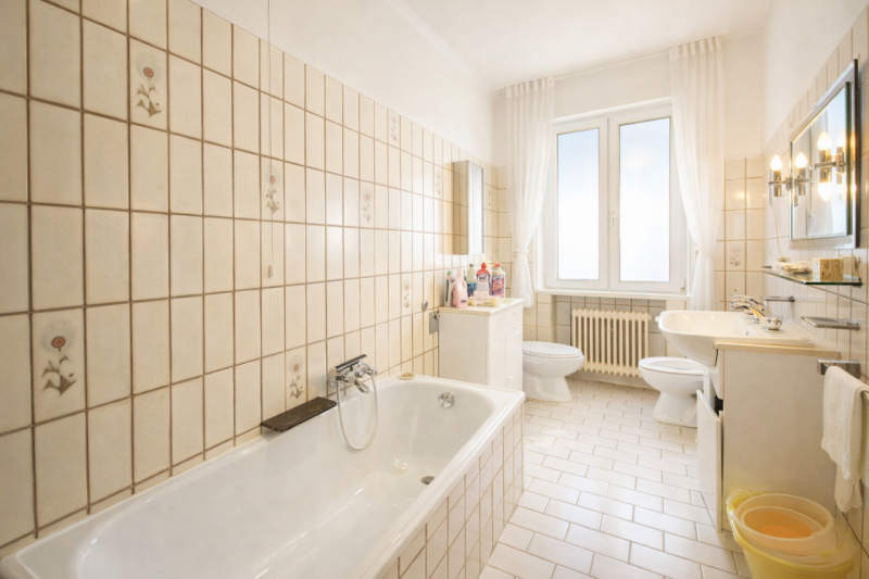 In una posizione strategica e ben servita, a ridosso delle mura, appartamento situato ai piani al...