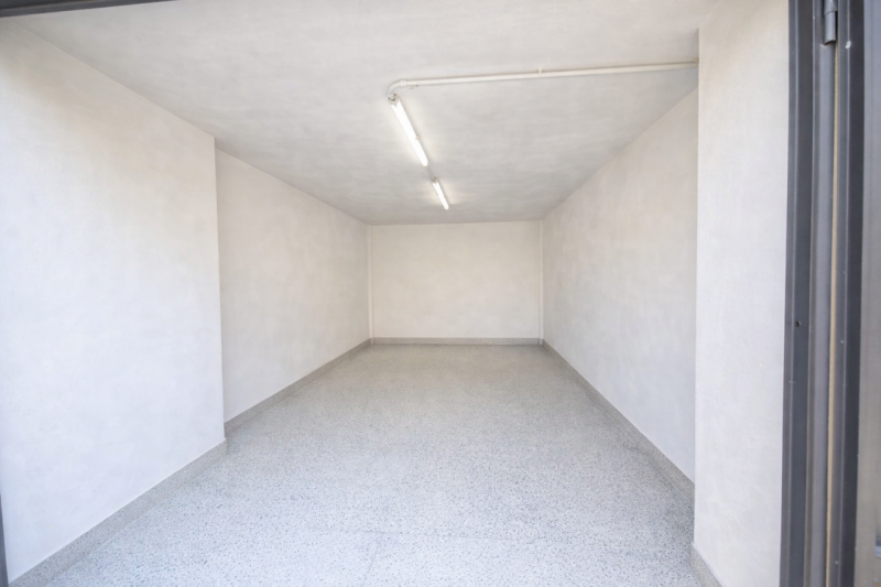 In una posizione strategica e ben servita, a ridosso delle mura, appartamento situato ai piani al...