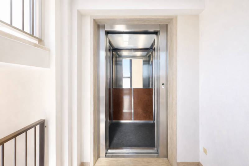 In una posizione strategica e ben servita, a ridosso delle mura, appartamento situato ai piani al...