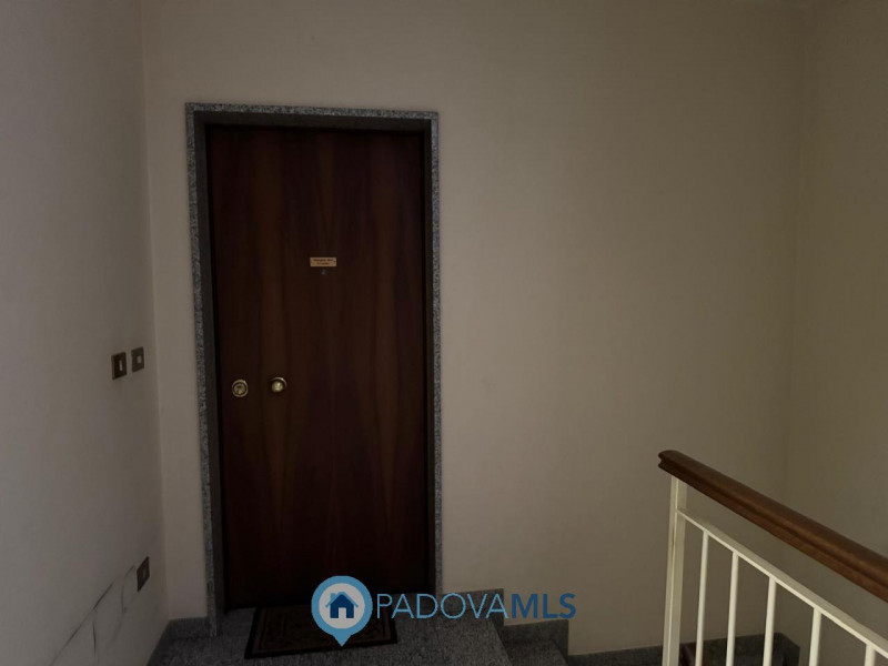 Immobile in esclusiva al Gruppo Padova MLS
In zona Mortise, proponiamo in vendita un luminoso app...