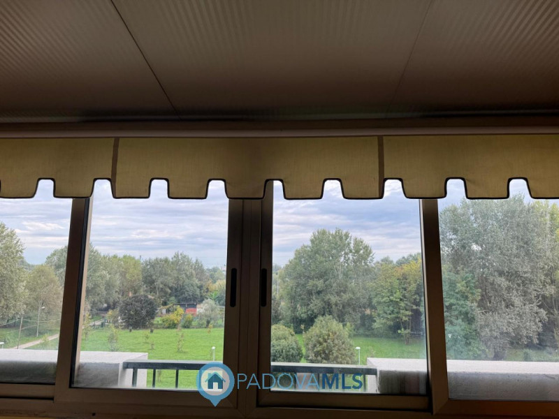 Immobile in esclusiva al Gruppo Padova MLS
In zona Mortise, proponiamo in vendita un luminoso app...